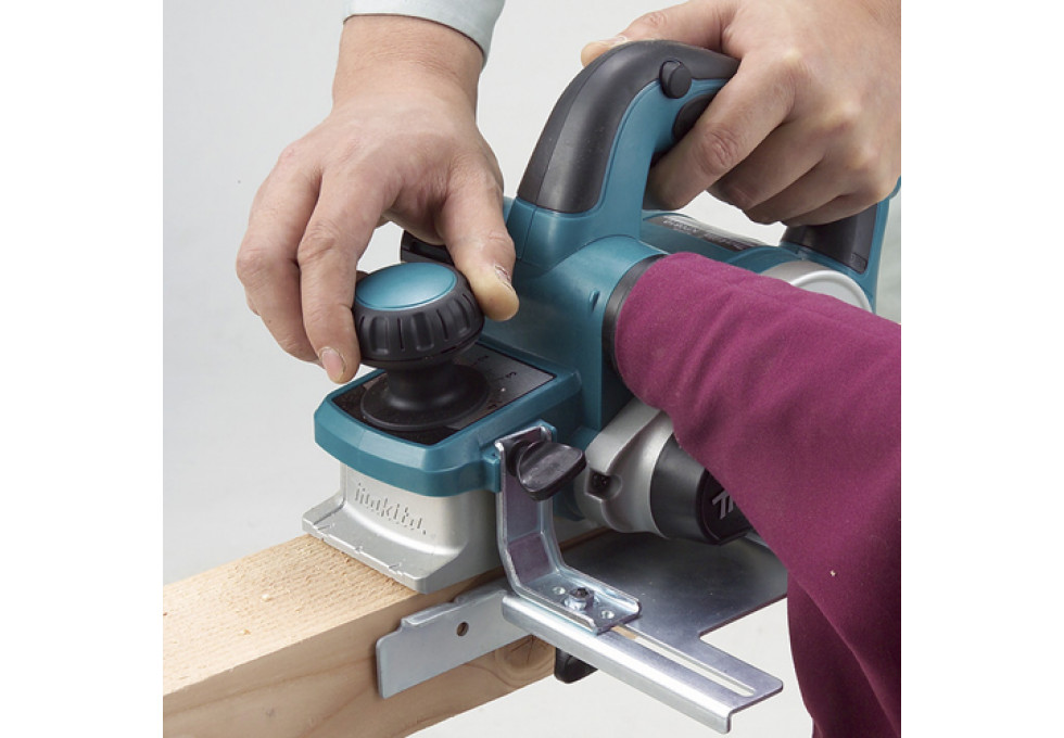 Рубанки на озон. Электрорубанок Makita kp0810. Рубанок Makita KP 0810. Макита KP 0810 комплектация. Макита 810с.